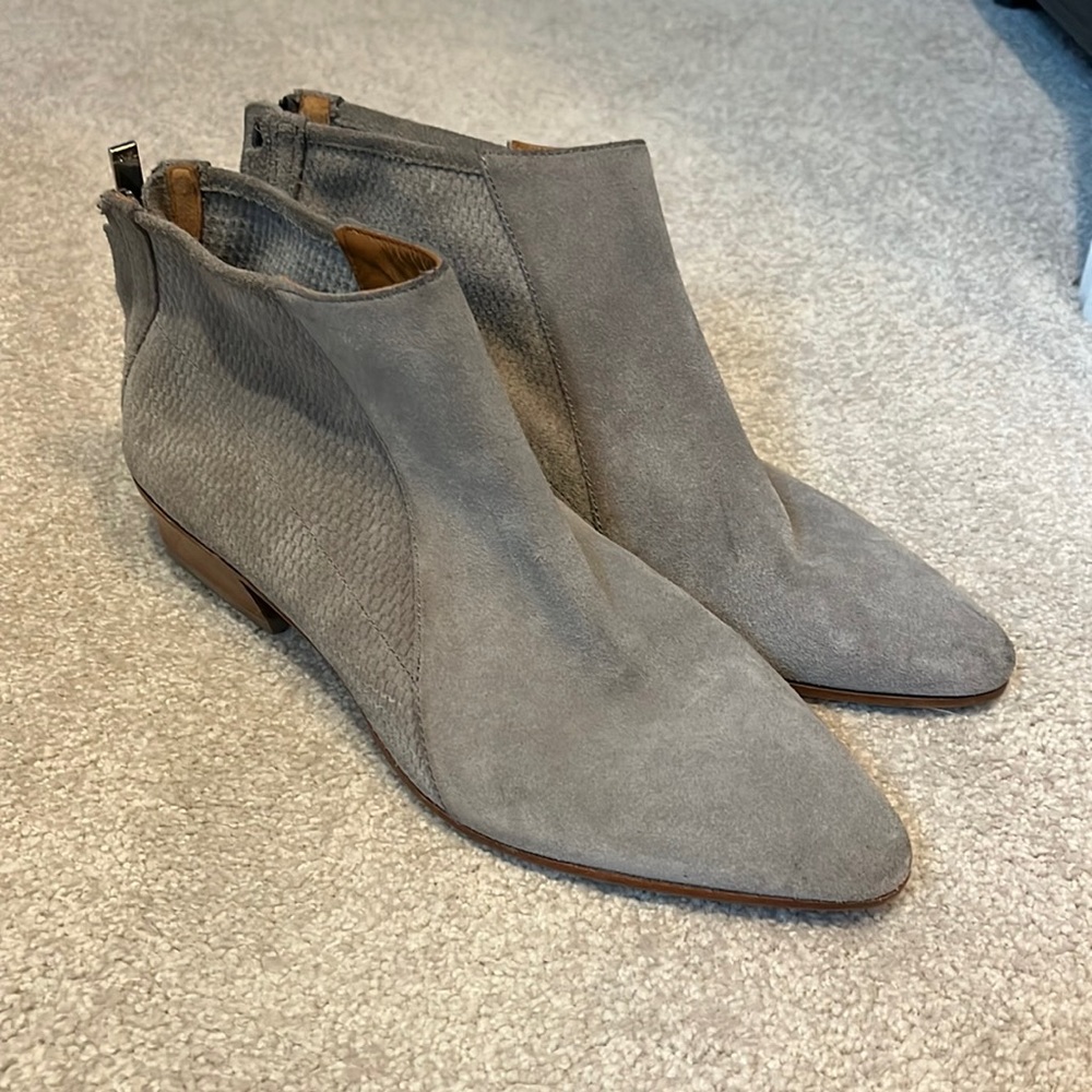Womens Aquatalia Gray Suede Booties 9 1/2